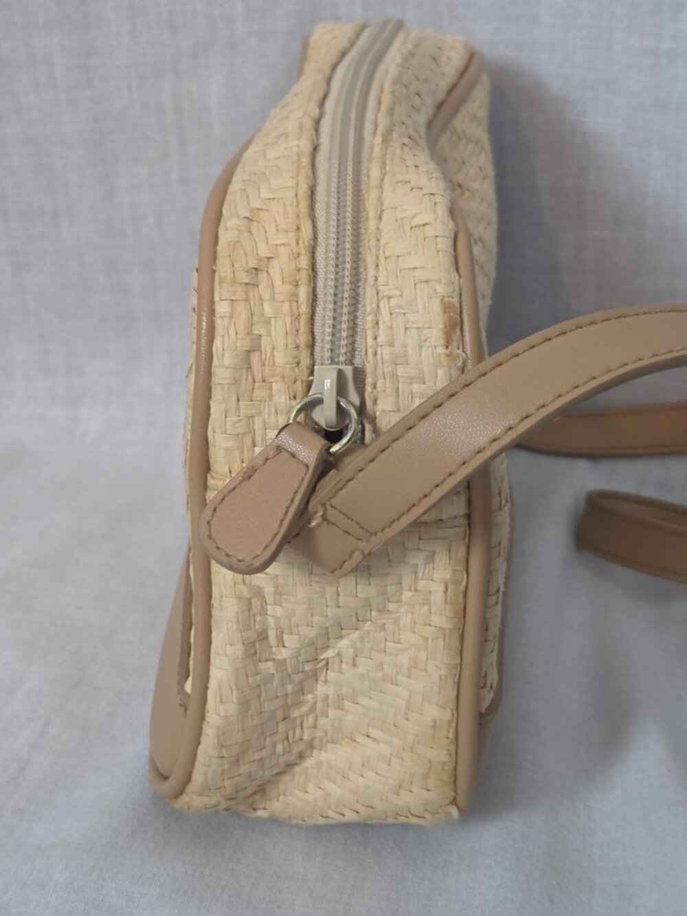 Etienne Aigner Woven Straw Crossbody Shoulder Bag Purse Tan Summer Vacation - Picture 2 of 12